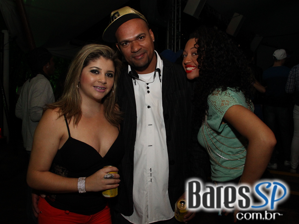 Cantor Rodriguinho se apresentou na sexta-feira no Santa Aldeia Cantor Rodriguinho se apresentou na sexta-feira no Santa Aldeia