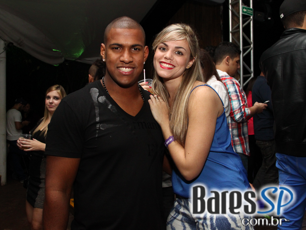 Cantor Rodriguinho se apresentou na sexta-feira no Santa Aldeia Cantor Rodriguinho se apresentou na sexta-feira no Santa Aldeia