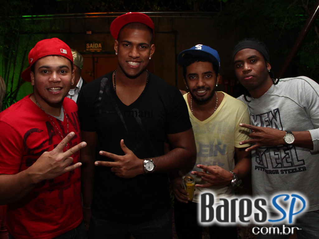 Cantor Rodriguinho se apresentou na sexta-feira no Santa Aldeia Cantor Rodriguinho se apresentou na sexta-feira no Santa Aldeia