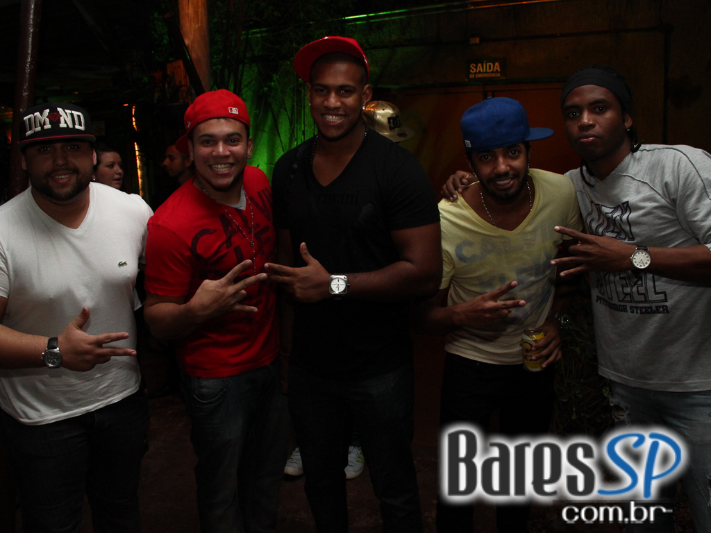 Cantor Rodriguinho se apresentou na sexta-feira no Santa Aldeia Cantor Rodriguinho se apresentou na sexta-feira no Santa Aldeia