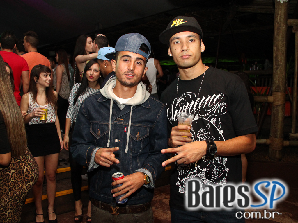 Cantor Rodriguinho se apresentou na sexta-feira no Santa Aldeia Cantor Rodriguinho se apresentou na sexta-feira no Santa Aldeia