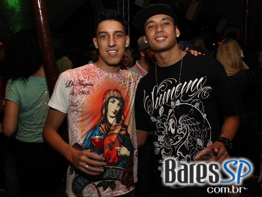 Cantor Rodriguinho se apresentou na sexta-feira no Santa Aldeia Cantor Rodriguinho se apresentou na sexta-feira no Santa Aldeia