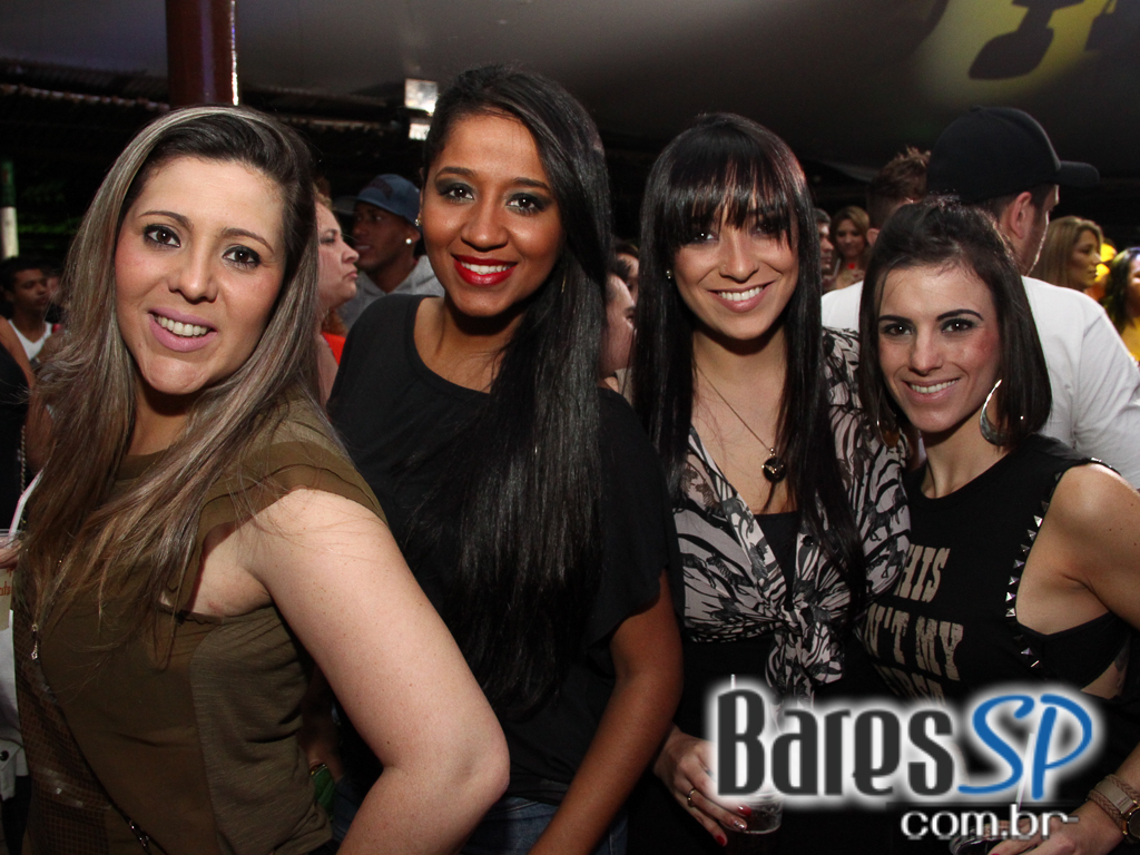 Cantor Rodriguinho se apresentou na sexta-feira no Santa Aldeia Cantor Rodriguinho se apresentou na sexta-feira no Santa Aldeia