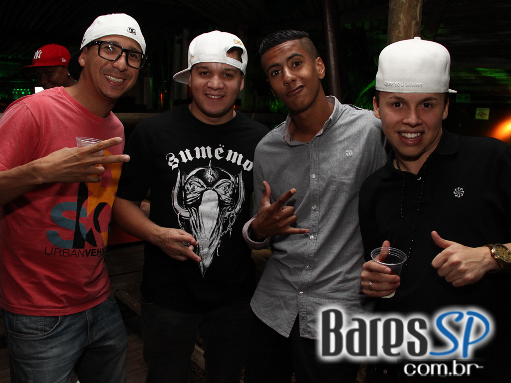 Cantor Rodriguinho se apresentou na sexta-feira no Santa Aldeia Cantor Rodriguinho se apresentou na sexta-feira no Santa Aldeia