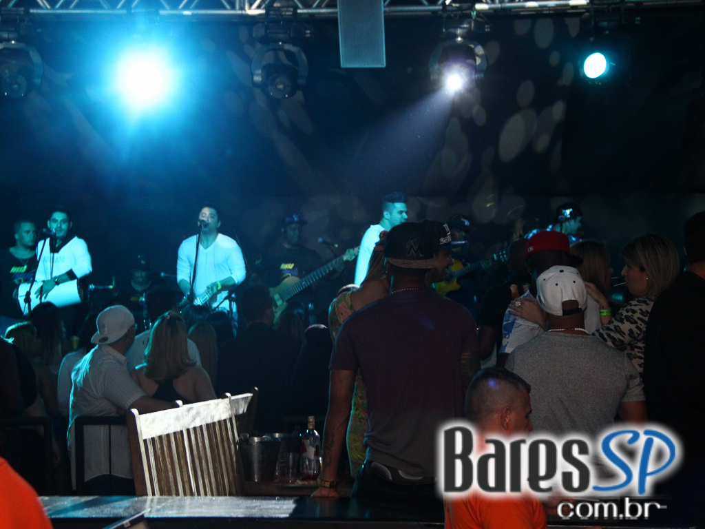 Cantor Rodriguinho se apresentou na sexta-feira no Santa Aldeia Cantor Rodriguinho se apresentou na sexta-feira no Santa Aldeia