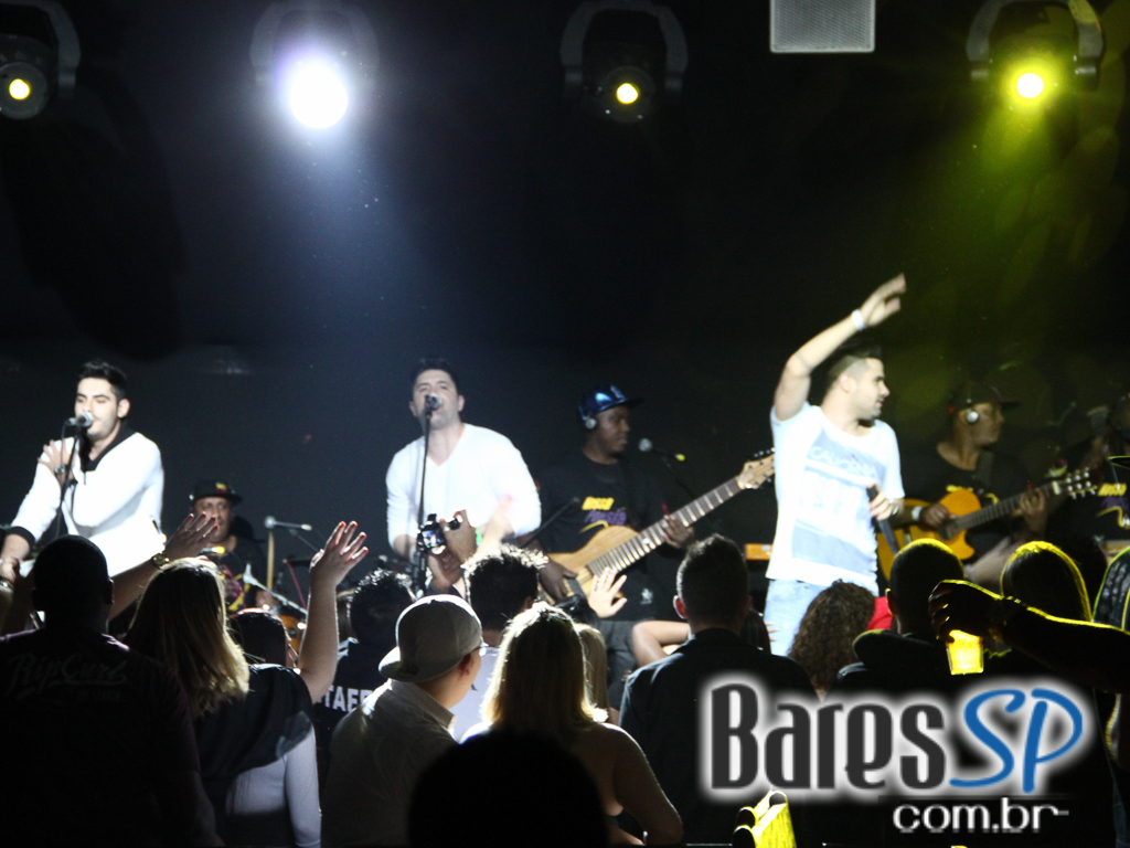 Cantor Rodriguinho se apresentou na sexta-feira no Santa Aldeia Cantor Rodriguinho se apresentou na sexta-feira no Santa Aldeia