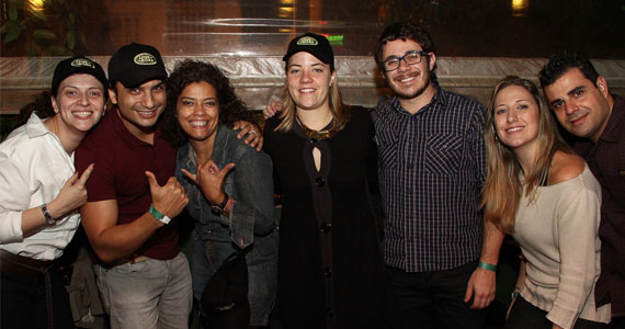 Pé no Porão Rally Bar ofereceu happy hour animado com rock'n'roll