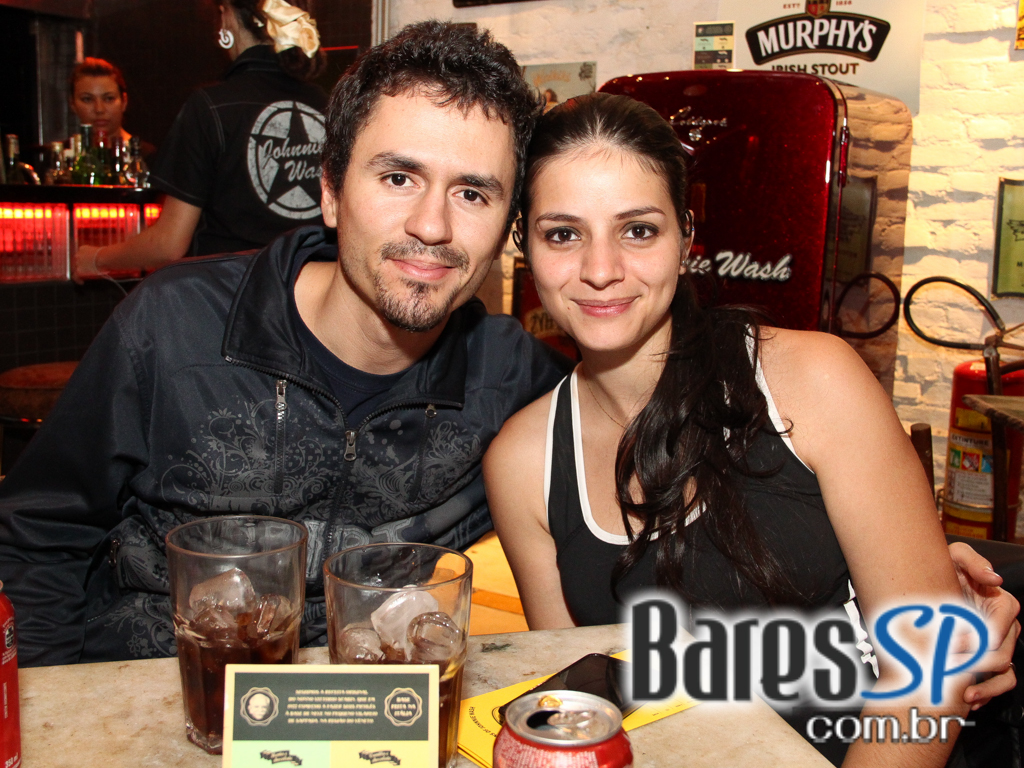 Happy hour e música ao vivo com convidado especial no Johnnie Wash Bar Happy hour e música ao vivo com convidado especial no Johnnie Wash Bar