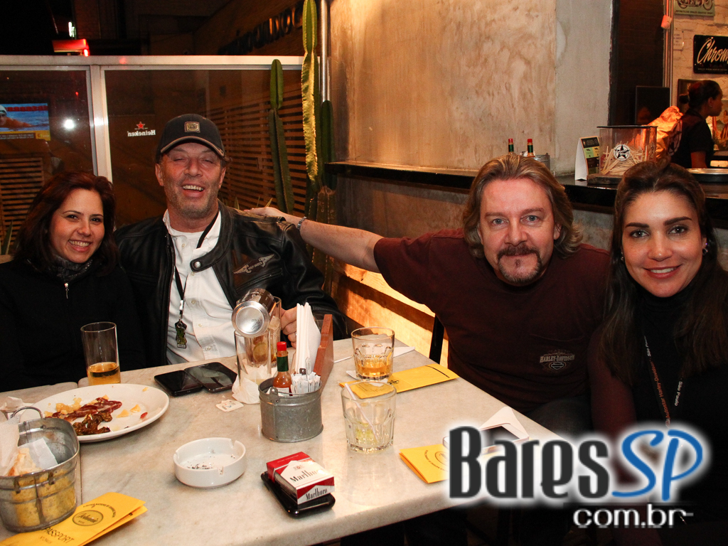 Happy hour e música ao vivo com convidado especial no Johnnie Wash Bar Happy hour e música ao vivo com convidado especial no Johnnie Wash Bar