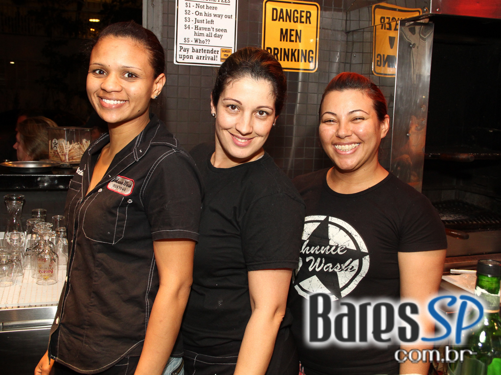 Happy hour e música ao vivo com convidado especial no Johnnie Wash Bar Happy hour e música ao vivo com convidado especial no Johnnie Wash Bar