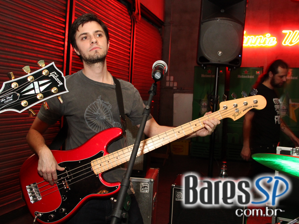 Happy hour e música ao vivo com convidado especial no Johnnie Wash Bar Happy hour e música ao vivo com convidado especial no Johnnie Wash Bar