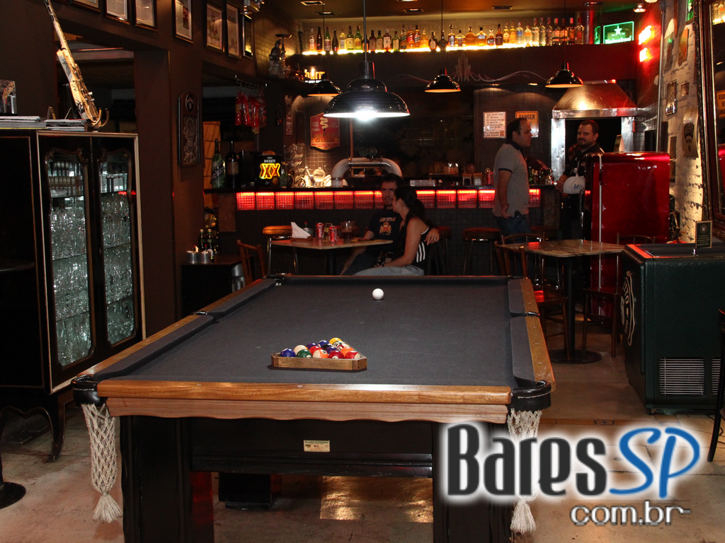 Happy hour e música ao vivo com convidado especial no Johnnie Wash Bar Happy hour e música ao vivo com convidado especial no Johnnie Wash Bar