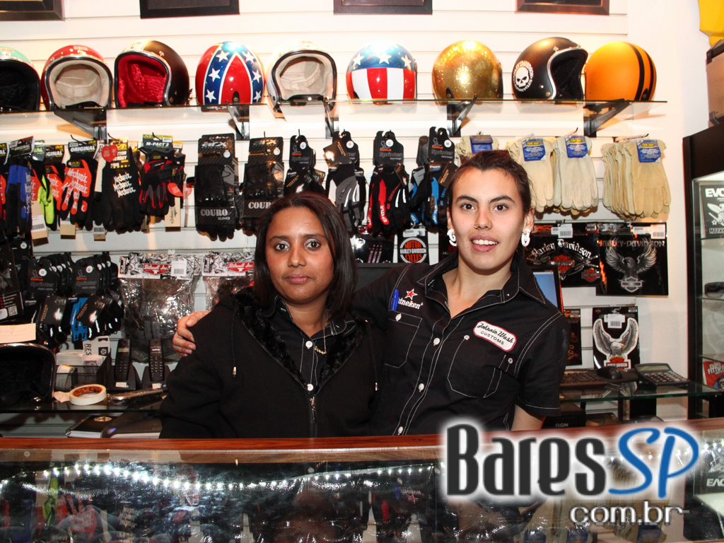 Happy hour e música ao vivo com convidado especial no Johnnie Wash Bar Happy hour e música ao vivo com convidado especial no Johnnie Wash Bar