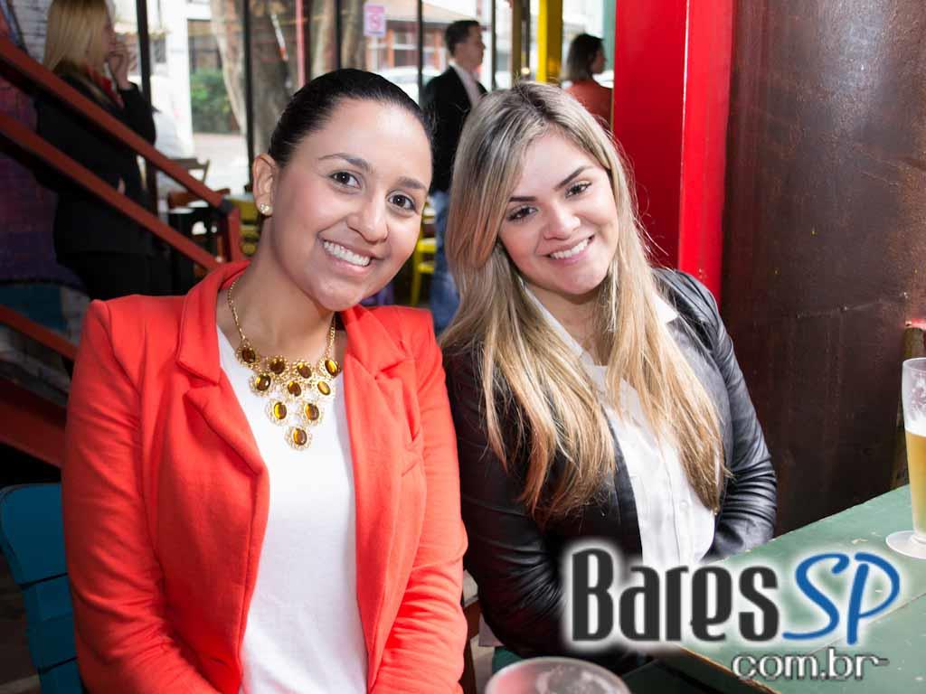 Feijoada e samba na tarde de sábado no Favela da Vila Feijoada e samba na tarde de sábado no Favela da Vila