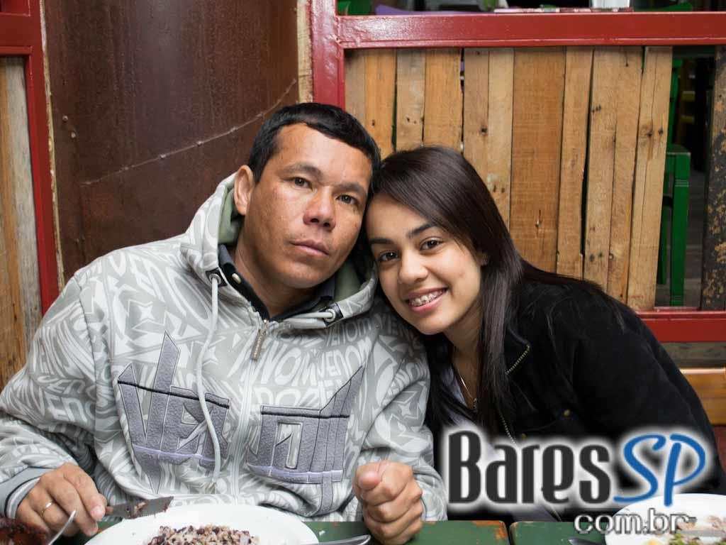 Feijoada e samba na tarde de sábado no Favela da Vila Feijoada e samba na tarde de sábado no Favela da Vila