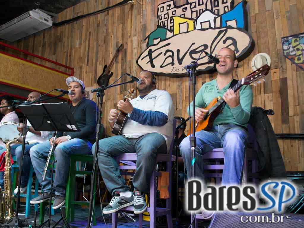 Feijoada e samba na tarde de sábado no Favela da Vila Feijoada e samba na tarde de sábado no Favela da Vila