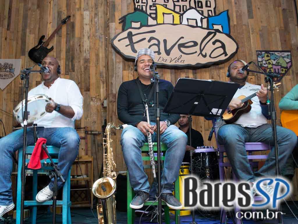 Feijoada e samba na tarde de sábado no Favela da Vila Feijoada e samba na tarde de sábado no Favela da Vila