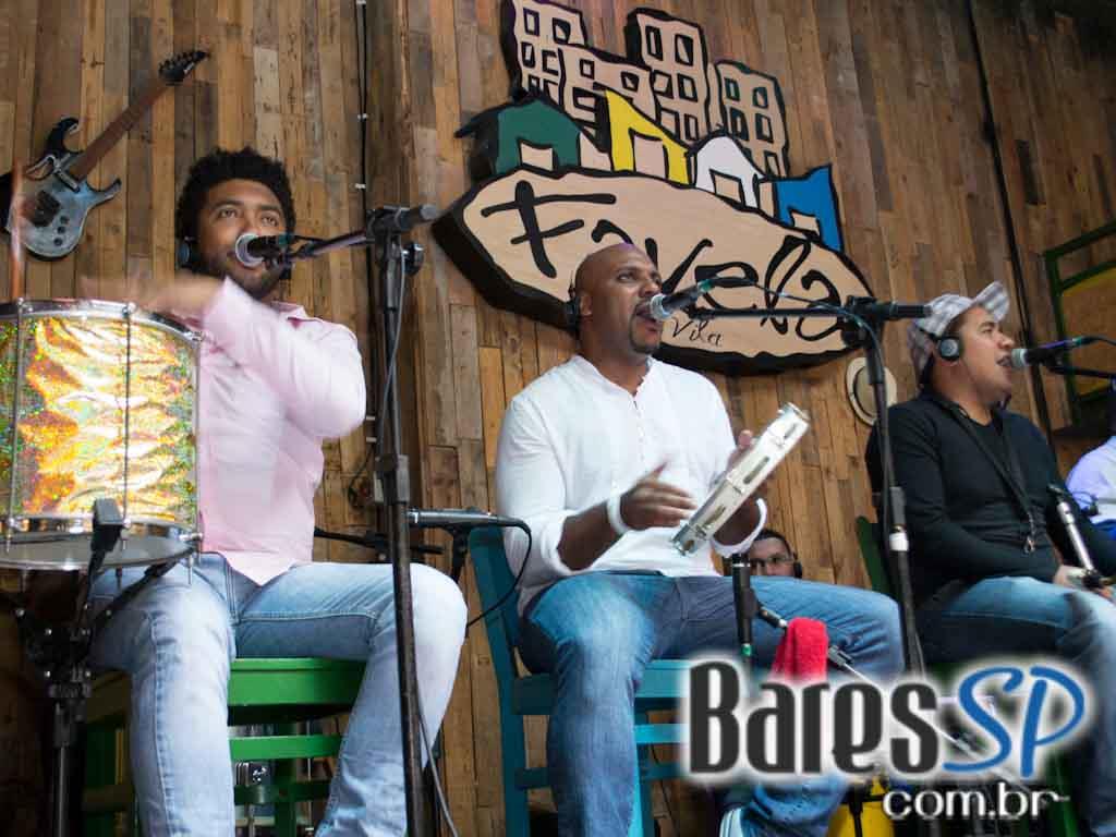 Feijoada e samba na tarde de sábado no Favela da Vila Feijoada e samba na tarde de sábado no Favela da Vila