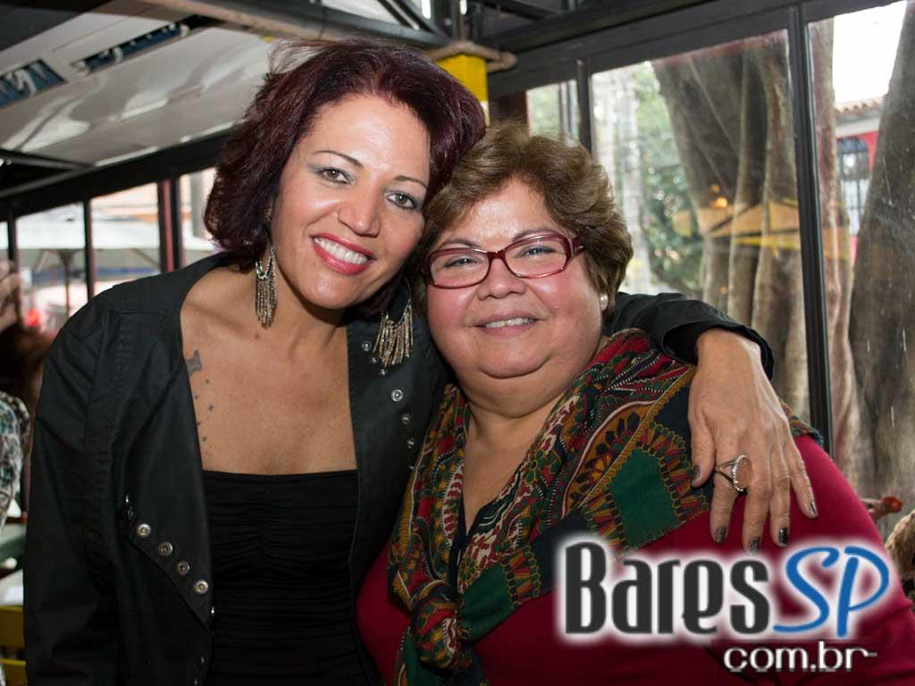 Feijoada e samba na tarde de sábado no Favela da Vila Feijoada e samba na tarde de sábado no Favela da Vila