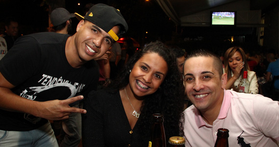 Loirassa Bar realizou happy hour com exibição de jogo nessa quarta-feira
