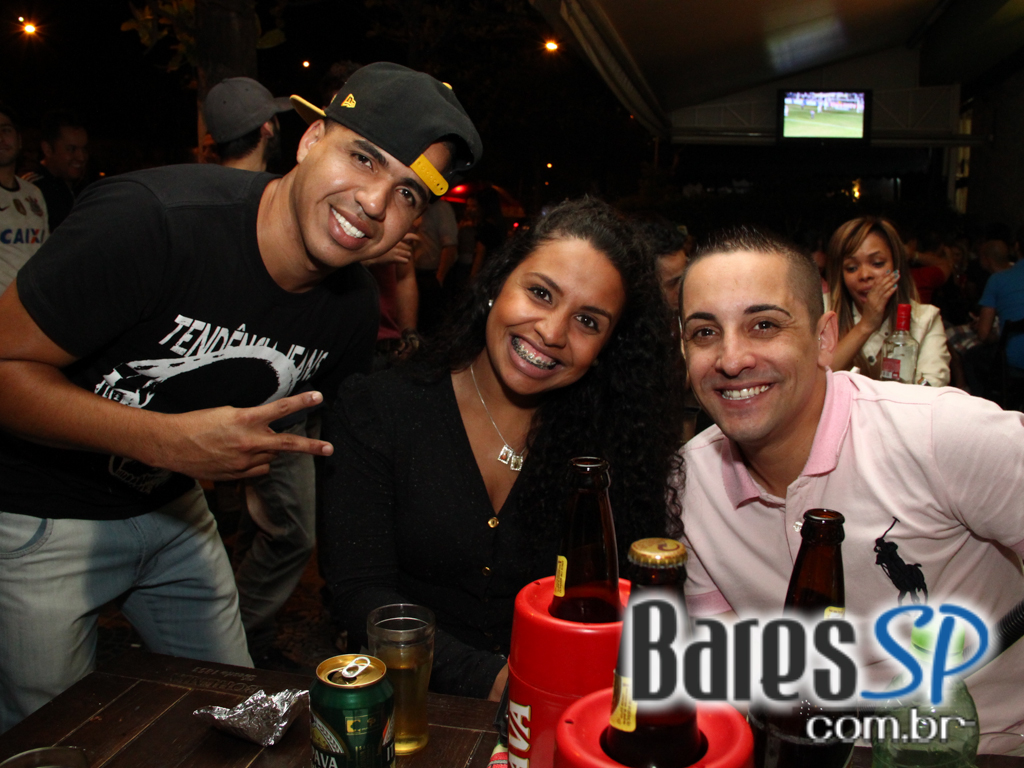 Loirassa Bar realizou happy hour com exibição de jogo nessa quarta-feira Loirassa Bar realizou happy hour com exibição de jogo nessa quarta-feira