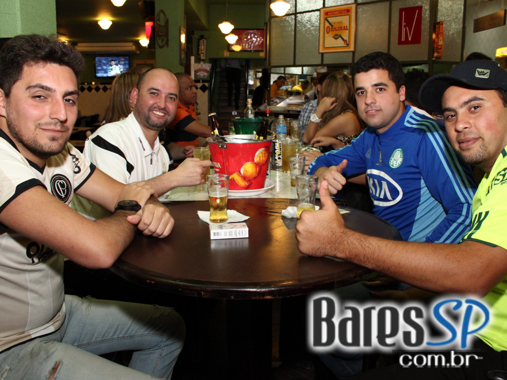 Loirassa Bar realizou happy hour com exibição de jogo nessa quarta-feira Loirassa Bar realizou happy hour com exibição de jogo nessa quarta-feira