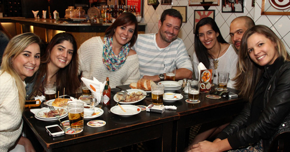 Agito no feriado com petiscos variados e cerveja gelada no Bar Original