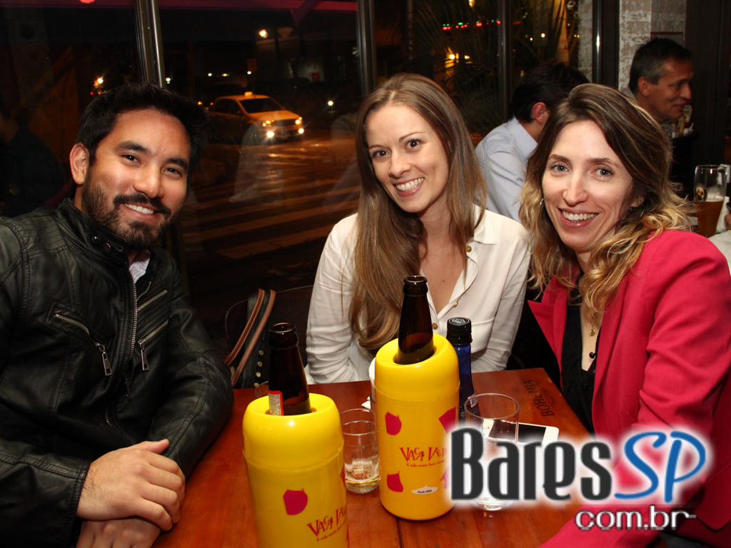 Vaca Véia teve happy hour animado com petiscos e cervejas na sexta-feira Vaca Véia teve happy hour animado com petiscos e cervejas na sexta-feira