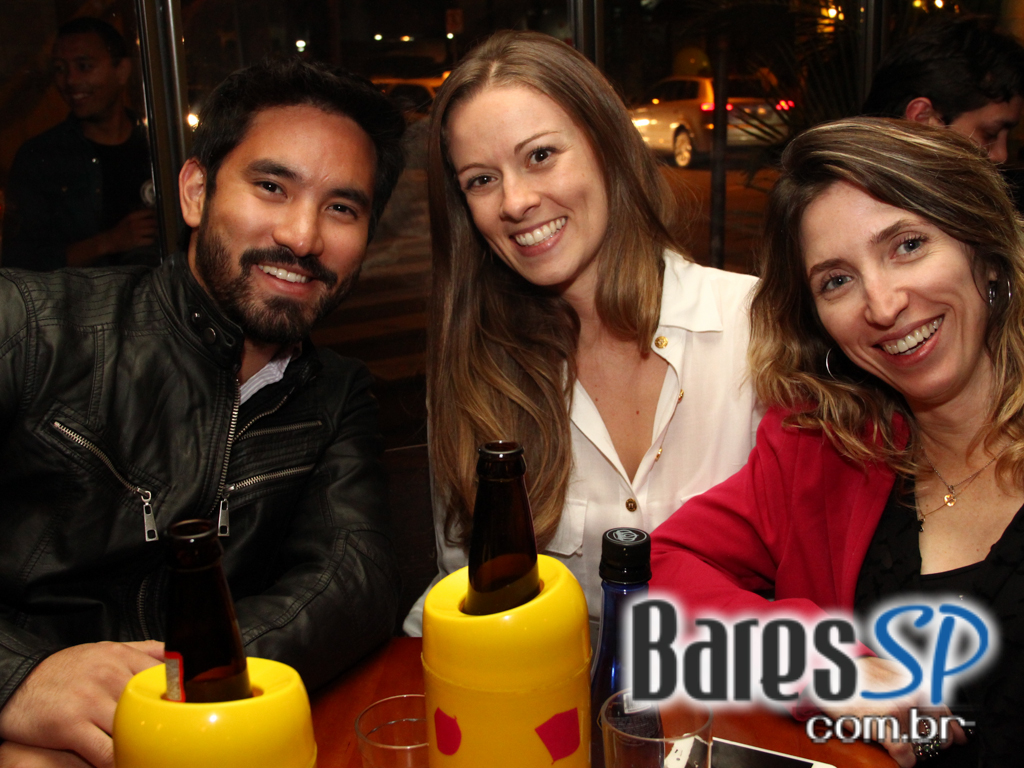 Vaca Véia teve happy hour animado com petiscos e cervejas na sexta-feira Vaca Véia teve happy hour animado com petiscos e cervejas na sexta-feira