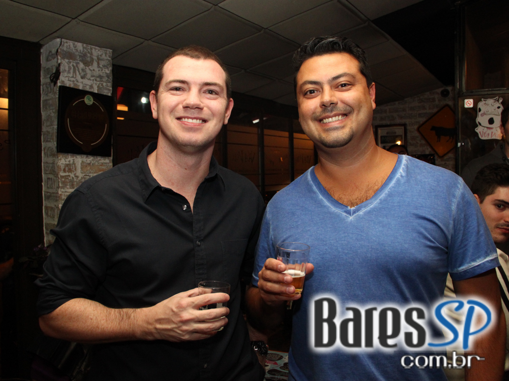 Vaca Véia teve happy hour animado com petiscos e cervejas na sexta-feira Vaca Véia teve happy hour animado com petiscos e cervejas na sexta-feira