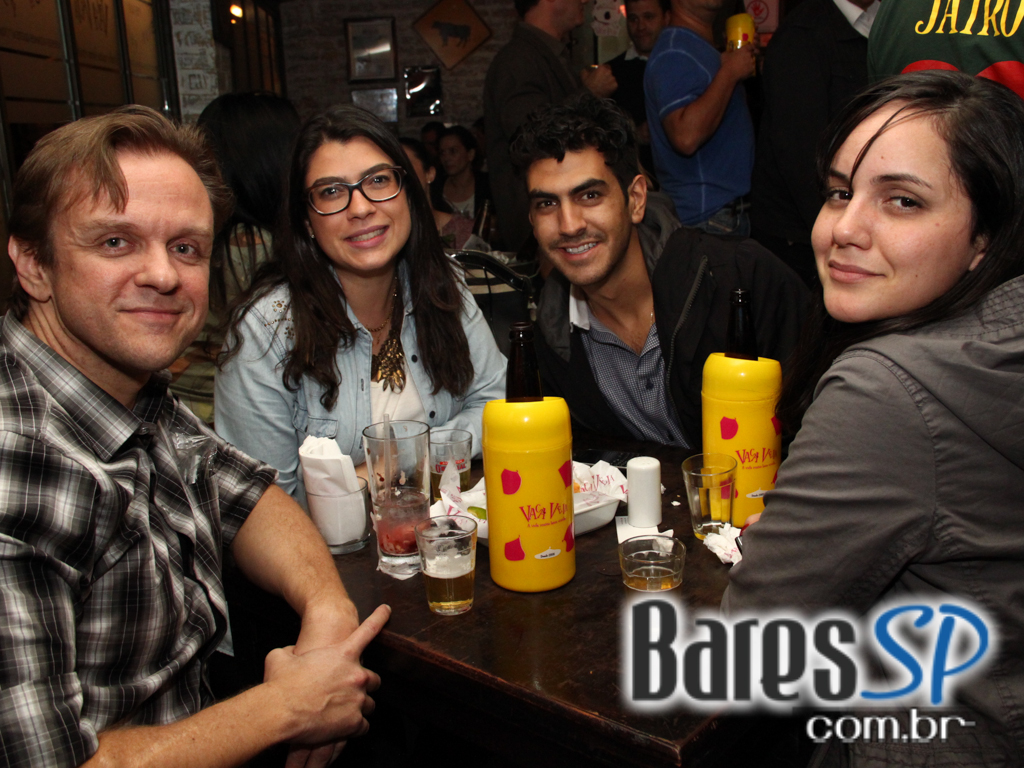 Vaca Véia teve happy hour animado com petiscos e cervejas na sexta-feira Vaca Véia teve happy hour animado com petiscos e cervejas na sexta-feira