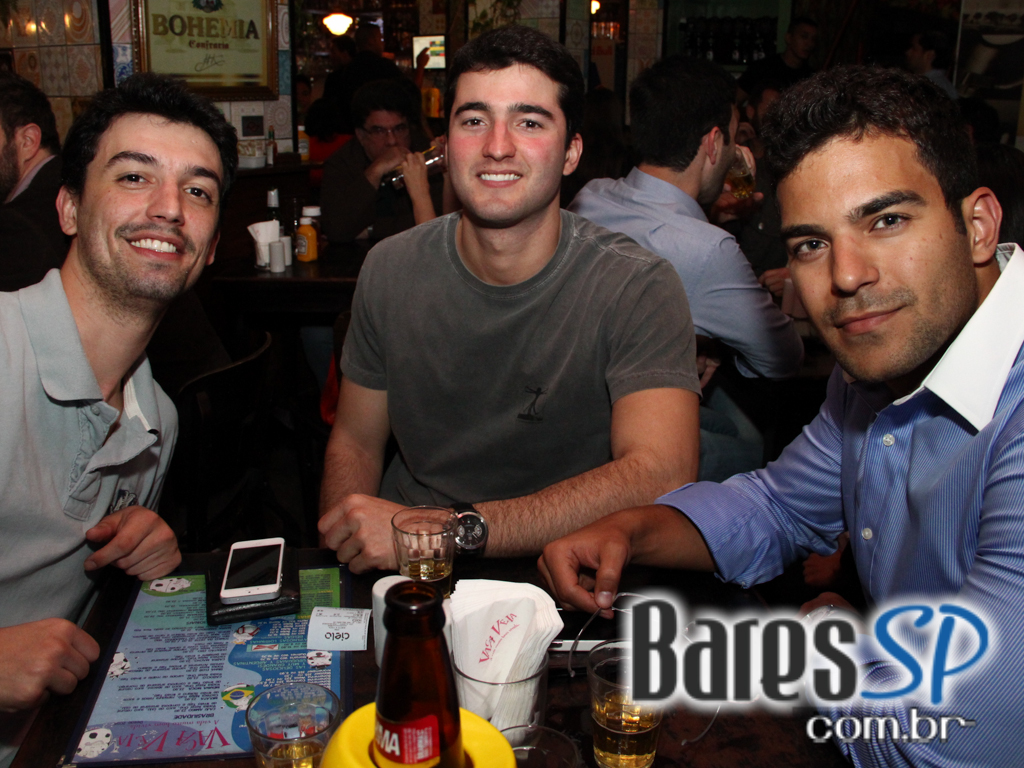 Vaca Véia teve happy hour animado com petiscos e cervejas na sexta-feira Vaca Véia teve happy hour animado com petiscos e cervejas na sexta-feira