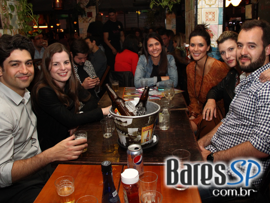 Vaca Véia teve happy hour animado com petiscos e cervejas na sexta-feira Vaca Véia teve happy hour animado com petiscos e cervejas na sexta-feira