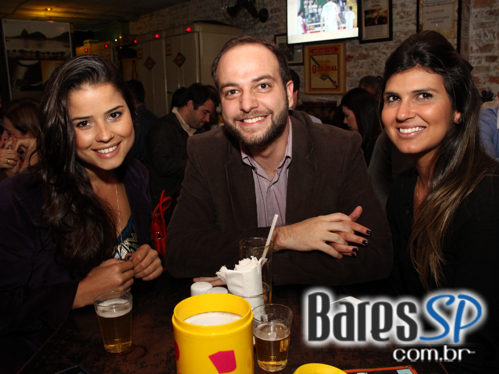 Vaca Véia teve happy hour animado com petiscos e cervejas na sexta-feira Vaca Véia teve happy hour animado com petiscos e cervejas na sexta-feira