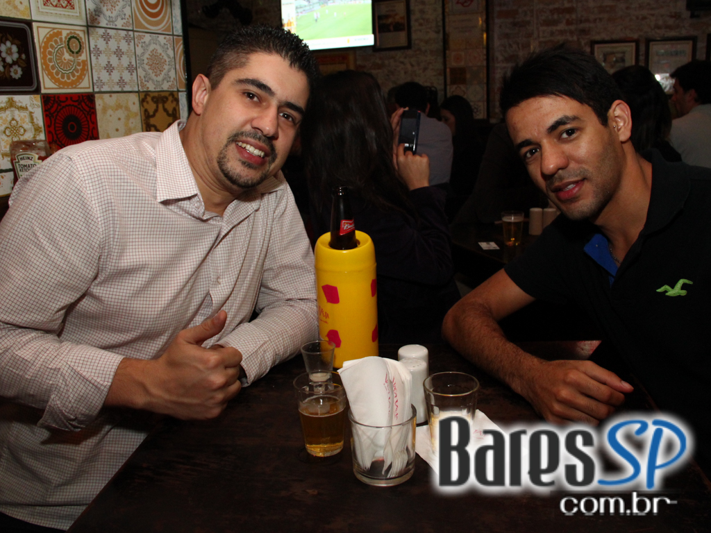 Vaca Véia teve happy hour animado com petiscos e cervejas na sexta-feira Vaca Véia teve happy hour animado com petiscos e cervejas na sexta-feira