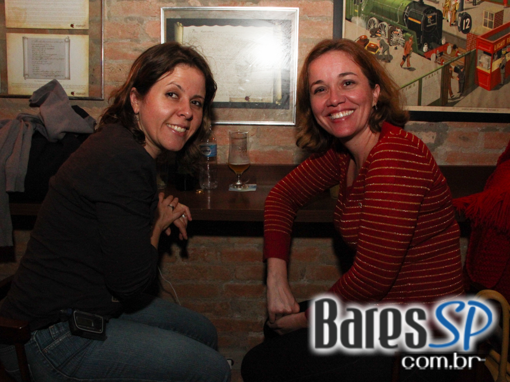 Deep Bar 611 ofereceu happy hour com cerveja gelada e petiscos na quinta-feira Deep Bar 611 ofereceu happy hour com cerveja gelada e petiscos na quinta-feira