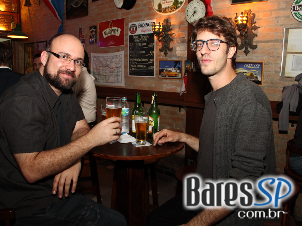 Deep Bar 611 ofereceu happy hour com cerveja gelada e petiscos na quinta-feira Deep Bar 611 ofereceu happy hour com cerveja gelada e petiscos na quinta-feira