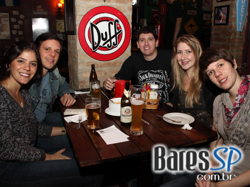 Deep Bar 611 ofereceu happy hour com cerveja gelada e petiscos na quinta-feira Deep Bar 611 ofereceu happy hour com cerveja gelada e petiscos na quinta-feira