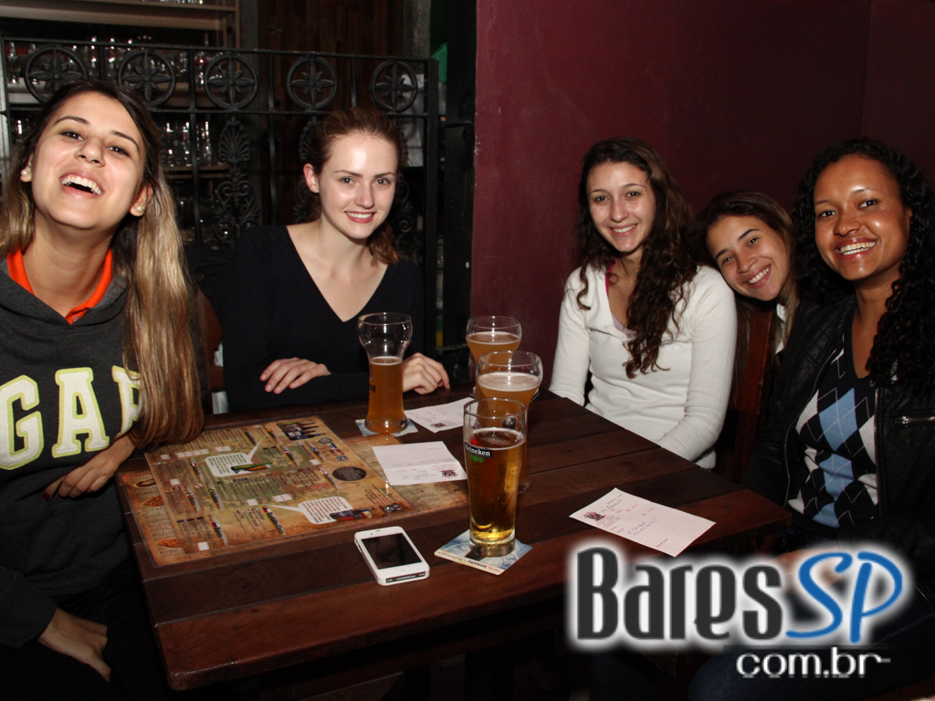 Deep Bar 611 ofereceu happy hour com cerveja gelada e petiscos na quinta-feira Deep Bar 611 ofereceu happy hour com cerveja gelada e petiscos na quinta-feira