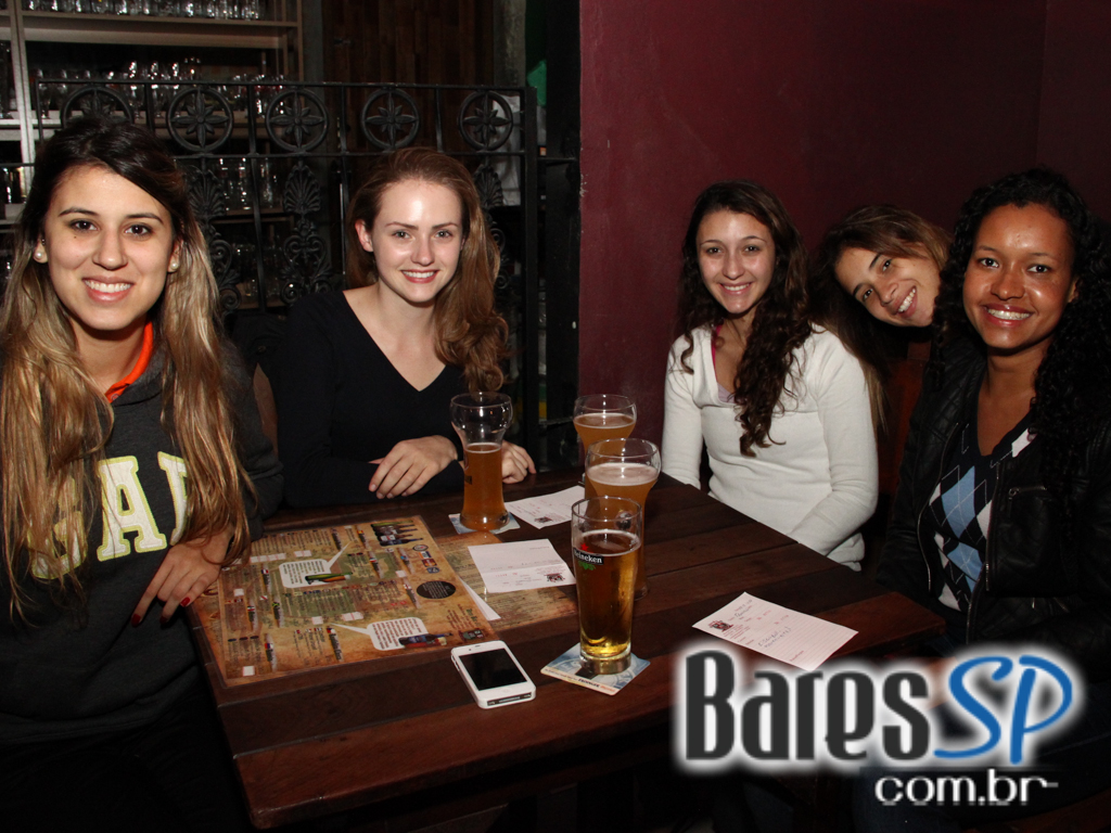 Deep Bar 611 ofereceu happy hour com cerveja gelada e petiscos na quinta-feira Deep Bar 611 ofereceu happy hour com cerveja gelada e petiscos na quinta-feira