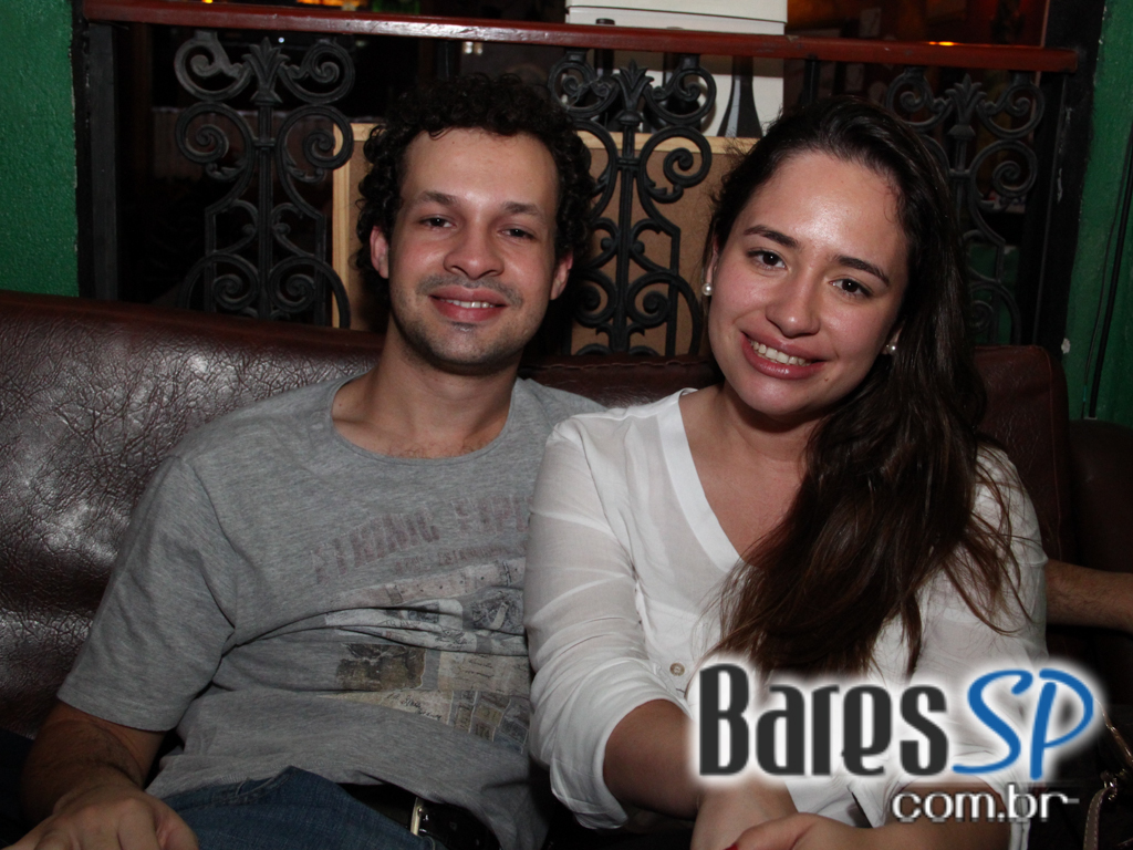 Deep Bar 611 ofereceu happy hour com cerveja gelada e petiscos na quinta-feira Deep Bar 611 ofereceu happy hour com cerveja gelada e petiscos na quinta-feira