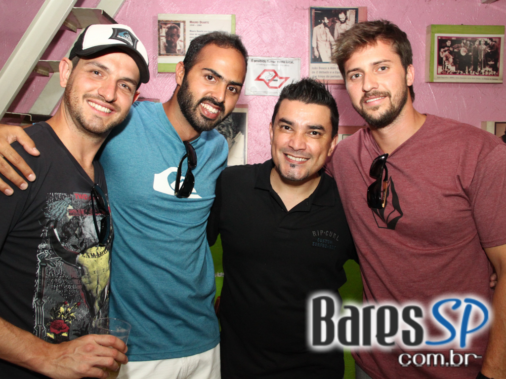 Bar Mangueira recebeu grupos Redenção e Samba Puro que animou o sábado Bar Mangueira recebeu grupos Redenção e Samba Puro que animou o sábado