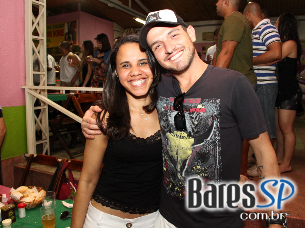 Bar Mangueira recebeu grupos Redenção e Samba Puro que animou o sábado Bar Mangueira recebeu grupos Redenção e Samba Puro que animou o sábado