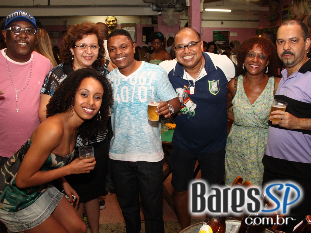 Bar Mangueira recebeu grupos Redenção e Samba Puro que animou o sábado Bar Mangueira recebeu grupos Redenção e Samba Puro que animou o sábado