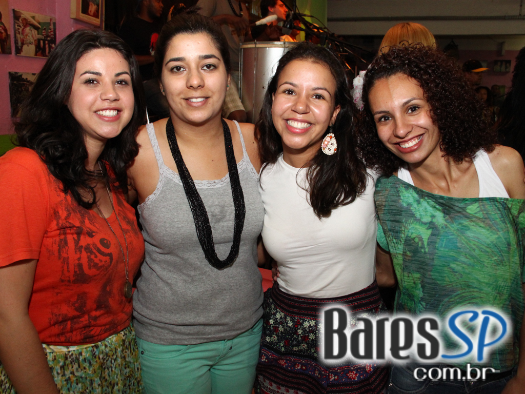 Bar Mangueira recebeu grupos Redenção e Samba Puro que animou o sábado Bar Mangueira recebeu grupos Redenção e Samba Puro que animou o sábado