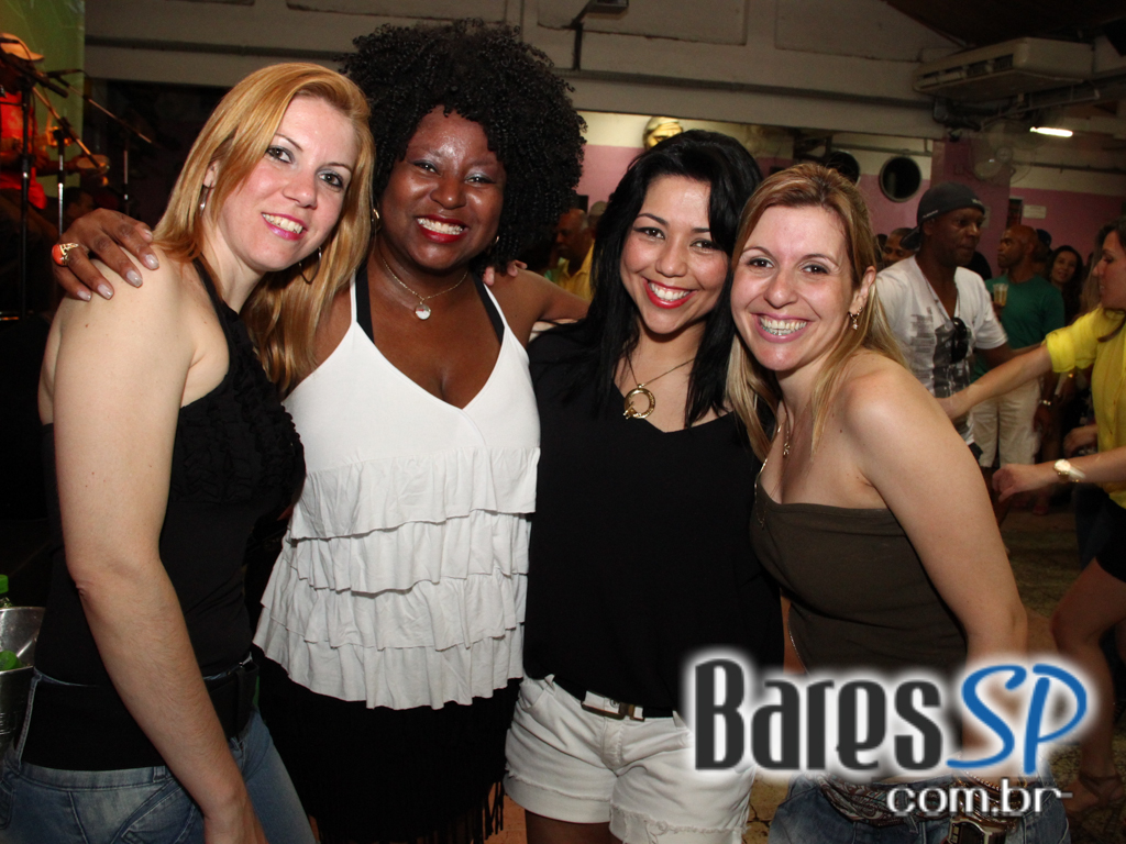 Bar Mangueira recebeu grupos Redenção e Samba Puro que animou o sábado Bar Mangueira recebeu grupos Redenção e Samba Puro que animou o sábado