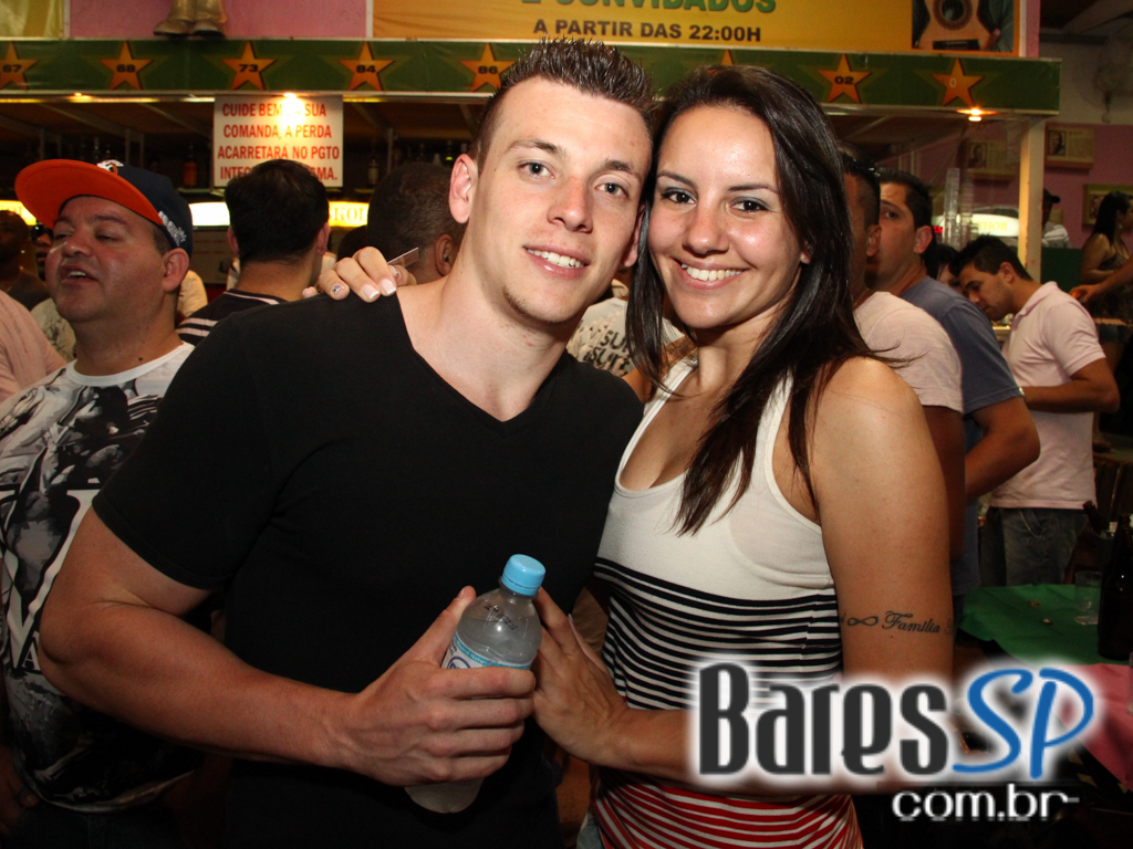 Bar Mangueira recebeu grupos Redenção e Samba Puro que animou o sábado Bar Mangueira recebeu grupos Redenção e Samba Puro que animou o sábado