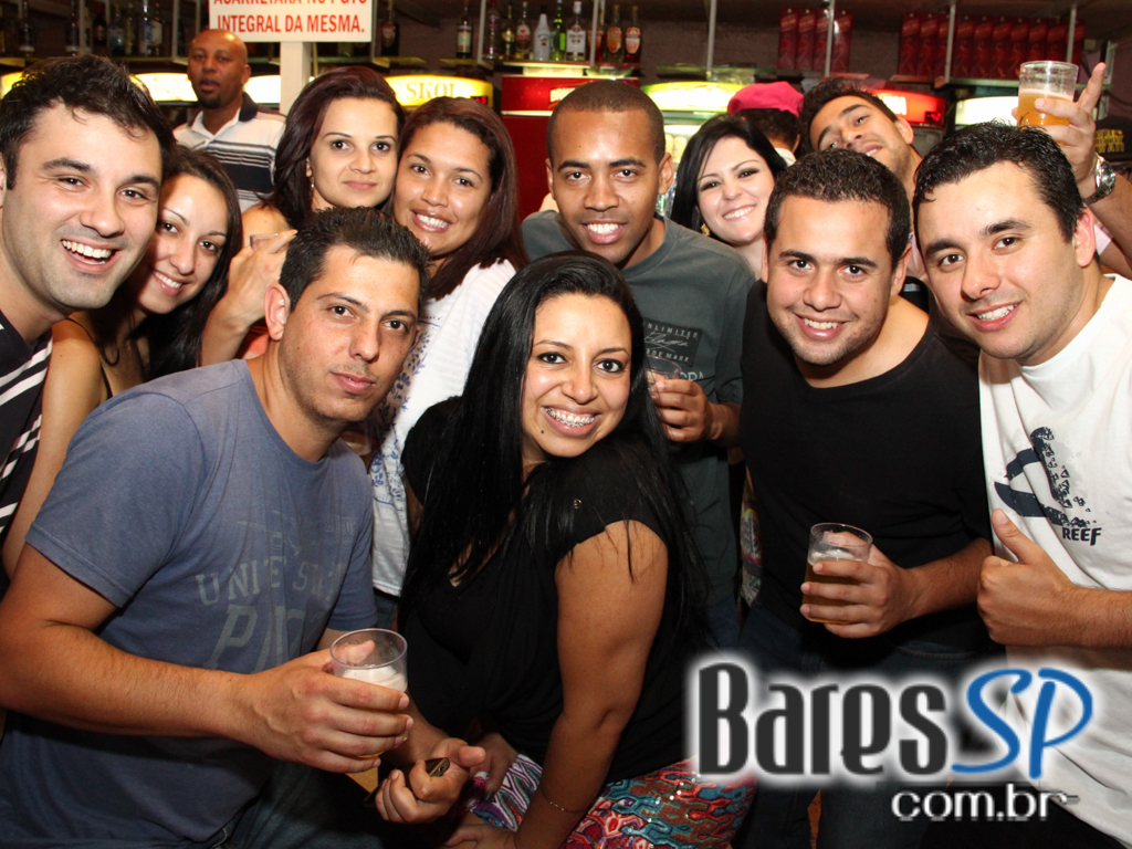 Bar Mangueira recebeu grupos Redenção e Samba Puro que animou o sábado Bar Mangueira recebeu grupos Redenção e Samba Puro que animou o sábado