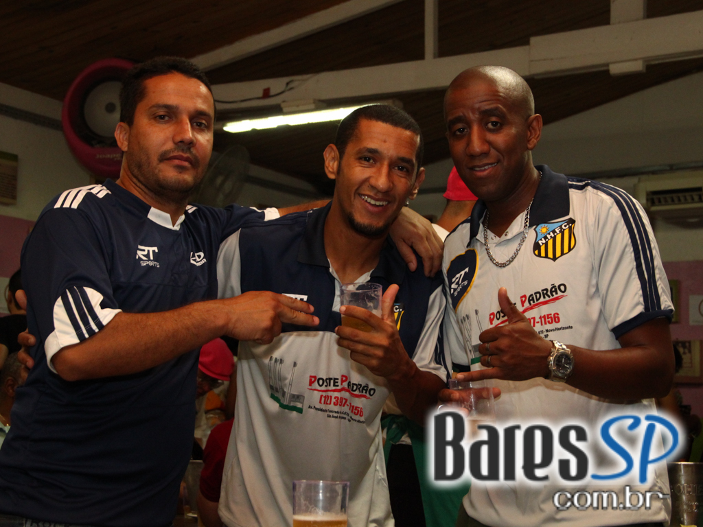 Bar Mangueira recebeu grupos Redenção e Samba Puro que animou o sábado Bar Mangueira recebeu grupos Redenção e Samba Puro que animou o sábado