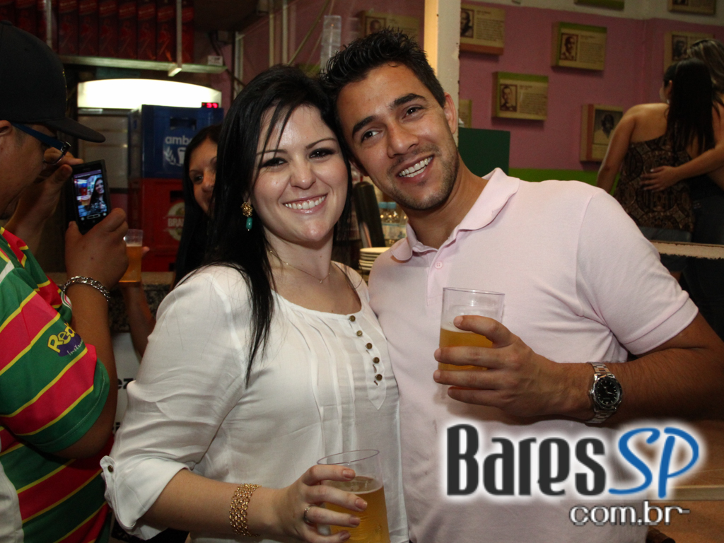 Bar Mangueira recebeu grupos Redenção e Samba Puro que animou o sábado Bar Mangueira recebeu grupos Redenção e Samba Puro que animou o sábado